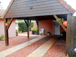 Cosy house with private pool in Folleville